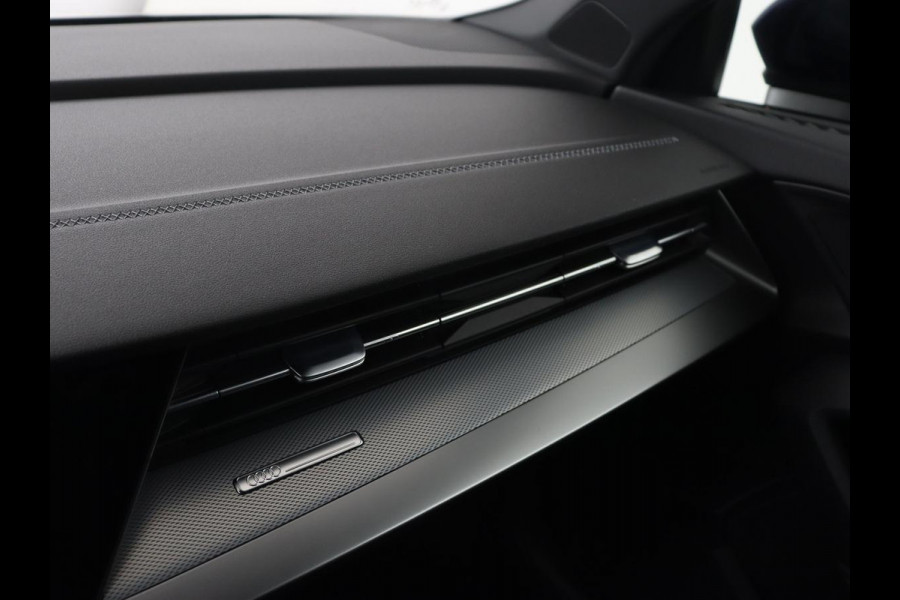 Audi A3 35 TFSI S edition | Panoramadak | Virtual Cockpit | Full LED | Carplay | Sportstoelen | Half leder | Navigatie | Climate control | Parkeerhulp | Bluetooth
