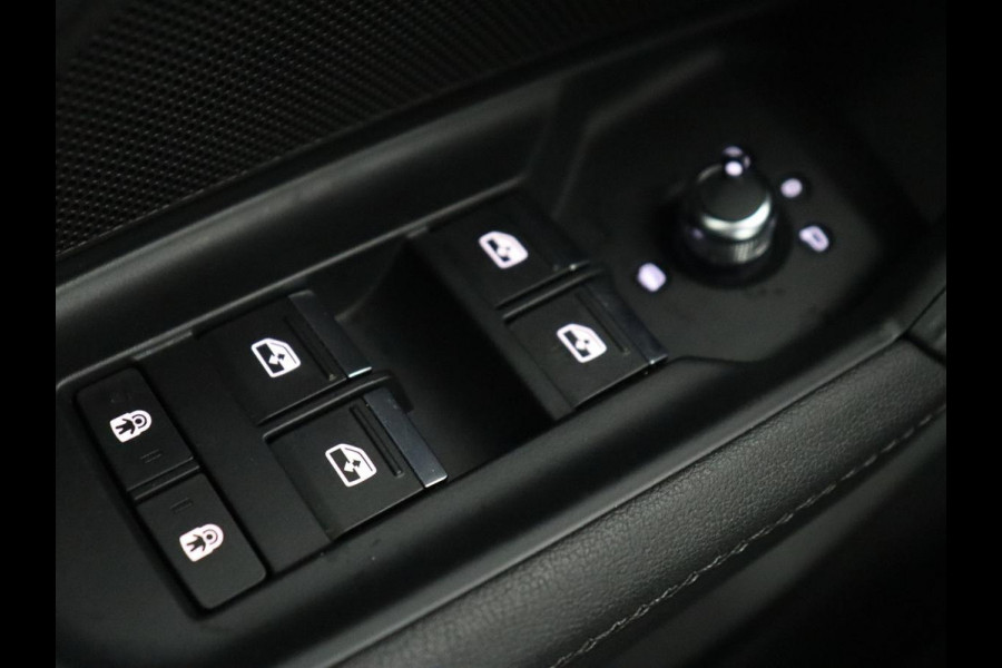 Audi A3 35 TFSI S edition | Panoramadak | Virtual Cockpit | Full LED | Carplay | Sportstoelen | Half leder | Navigatie | Climate control | Parkeerhulp | Bluetooth