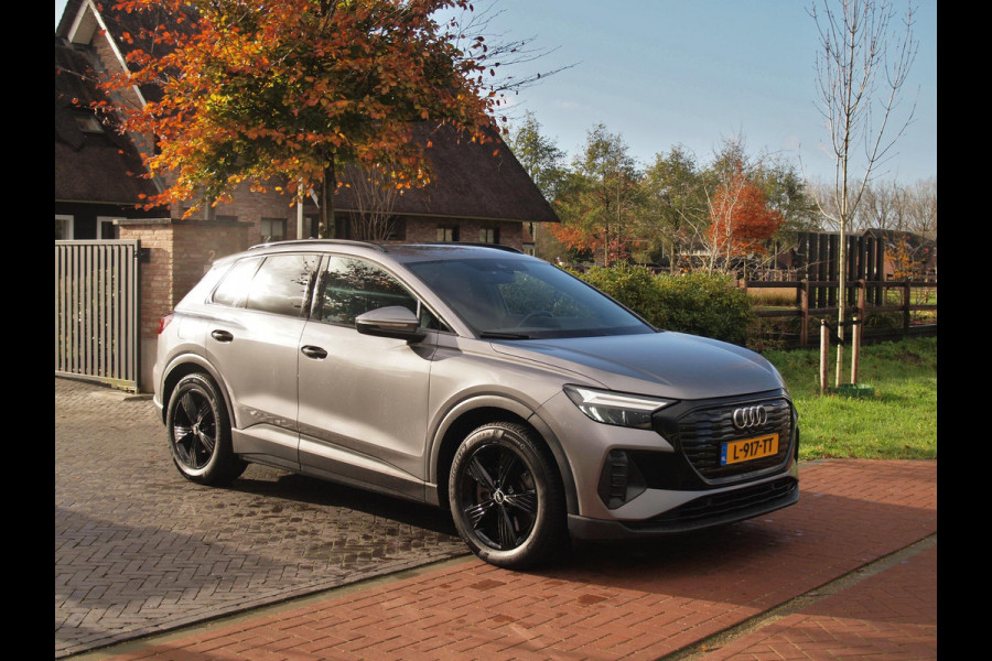 Audi Q4 e-tron 40 Launch edition 77 kWh | Camera | Waterpomp | | Trekhaak | Black Optic | NL-Auto |