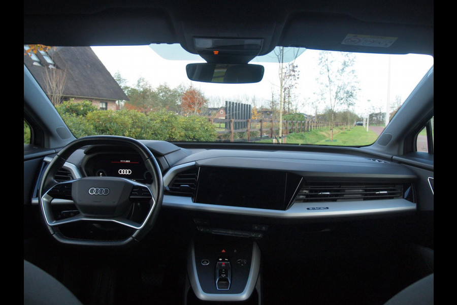 Audi Q4 e-tron 40 Launch edition 77 kWh | Camera | Waterpomp | | Trekhaak | Black Optic | NL-Auto |