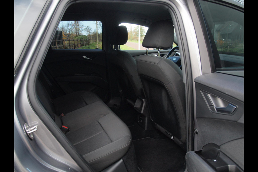 Audi Q4 e-tron 40 Launch edition 77 kWh | Camera | Waterpomp | | Trekhaak | Black Optic | NL-Auto |