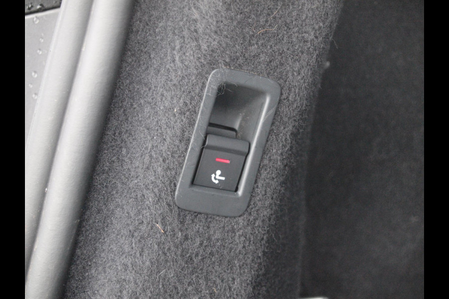Audi Q4 e-tron 40 Launch edition 77 kWh | Camera | Waterpomp | | Trekhaak | Black Optic | NL-Auto |
