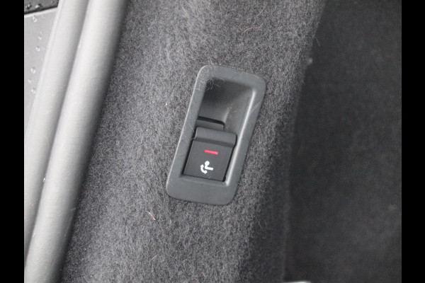 Audi Q4 e-tron 40 Launch edition 77 kWh | Camera | Waterpomp | | Trekhaak | Black Optic | NL-Auto |