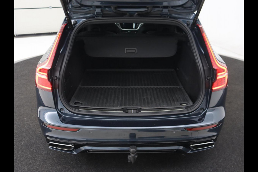 Volvo V60 2.0 T8 Recharge AWD R Design | Panoramadak | Trekhaak | Adaptive cruise | Stoelverwarming | Harman/Kardon | Camera | Carplay | Half leder | Navigatie | Full LED | PHEV | Plug In