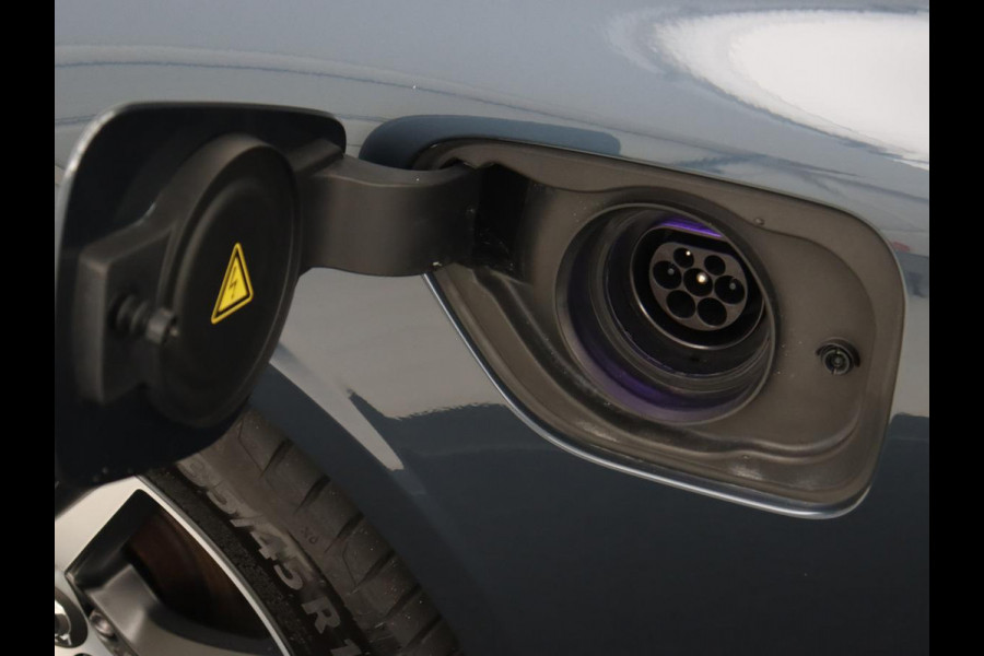 Volvo V60 2.0 T8 Recharge AWD R Design | Panoramadak | Trekhaak | Adaptive cruise | Stoelverwarming | Harman/Kardon | Camera | Carplay | Half leder | Navigatie | Full LED | PHEV | Plug In