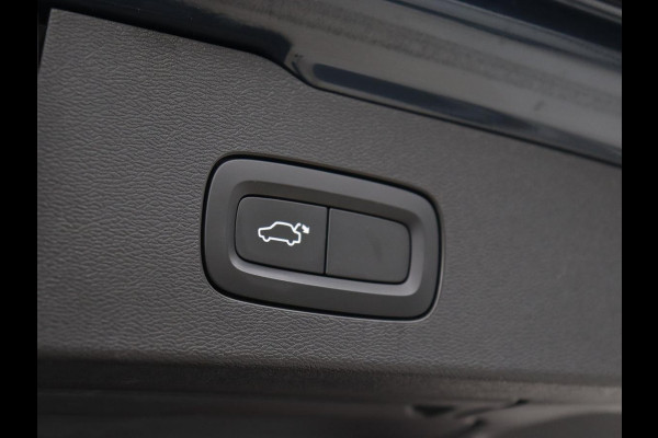 Volvo V60 2.0 T8 Recharge AWD R Design | Panoramadak | Trekhaak | Adaptive cruise | Stoelverwarming | Harman/Kardon | Camera | Carplay | Half leder | Navigatie | Full LED | PHEV | Plug In
