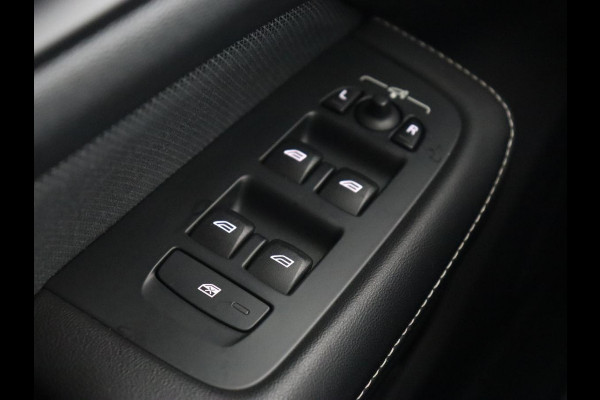 Volvo V60 2.0 T8 Recharge AWD R Design | Panoramadak | Trekhaak | Adaptive cruise | Stoelverwarming | Harman/Kardon | Camera | Carplay | Half leder | Navigatie | Full LED | PHEV | Plug In