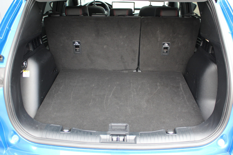 Ford Kuga 2.5-243pk PHEV ST-Line X. Nieuw Model ! Van €. 54.937,- voor €. 43.735,- ! Trekgewicht van 2.100kg ! Elektr. verstelb. AGR stoelen voor, Stoel-, stuur-, voorraam- en achterbank verwarming, Elektr. panorama/schuif-kanteldak , Trekhaak wegklapbaar,