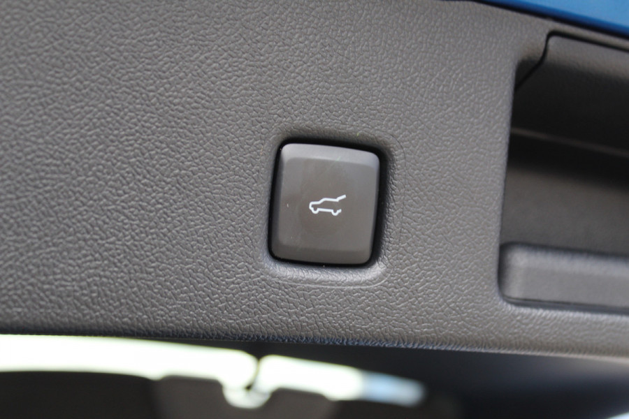 Ford Kuga 2.5-243pk PHEV ST-Line X. Nieuw Model ! Van €. 54.937,- voor €. 43.735,- ! Trekgewicht van 2.100kg ! Elektr. verstelb. AGR stoelen voor, Stoel-, stuur-, voorraam- en achterbank verwarming, Elektr. panorama/schuif-kanteldak , Trekhaak wegklapbaar,