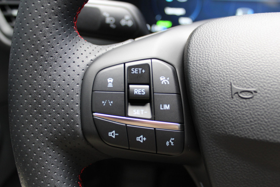 Ford Kuga 2.5-243pk PHEV ST-Line X. Nieuw Model ! Van €. 54.937,- voor €. 43.735,- ! Trekgewicht van 2.100kg ! Elektr. verstelb. AGR stoelen voor, Stoel-, stuur-, voorraam- en achterbank verwarming, Elektr. panorama/schuif-kanteldak , Trekhaak wegklapbaar,