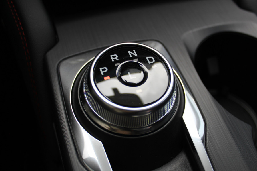 Ford Kuga 2.5-243pk PHEV ST-Line X. Nieuw Model ! Van €. 54.937,- voor €. 43.735,- ! Trekgewicht van 2.100kg ! Elektr. verstelb. AGR stoelen voor, Stoel-, stuur-, voorraam- en achterbank verwarming, Elektr. panorama/schuif-kanteldak , Trekhaak wegklapbaar,