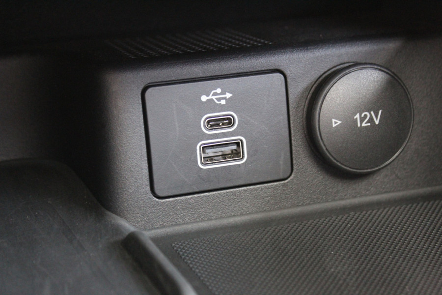 Ford Kuga 2.5-243pk PHEV ST-Line X. Nieuw Model ! Van €. 54.937,- voor €. 43.735,- ! Trekgewicht van 2.100kg ! Elektr. verstelb. AGR stoelen voor, Stoel-, stuur-, voorraam- en achterbank verwarming, Elektr. panorama/schuif-kanteldak , Trekhaak wegklapbaar,