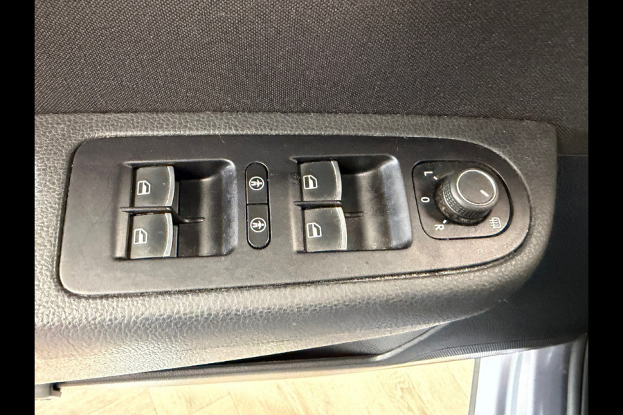 Seat Alhambra 1.4 TSI Style Business Intense 7P. CRUISE CONTROL CAMERA PARKEERSENSOREN VOOR EN ACHTER NAVI