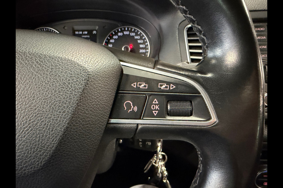 Seat Alhambra 1.4 TSI Style Business Intense 7P. CRUISE CONTROL CAMERA PARKEERSENSOREN VOOR EN ACHTER NAVI