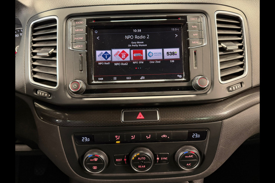 Seat Alhambra 1.4 TSI Style Business Intense 7P. CRUISE CONTROL CAMERA PARKEERSENSOREN VOOR EN ACHTER NAVI