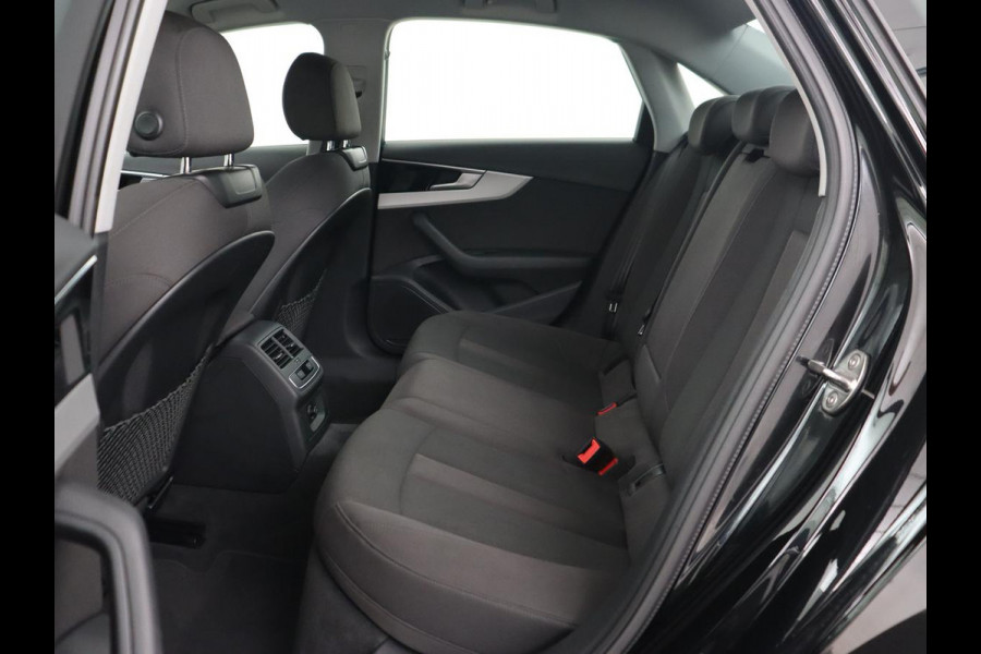 Audi A4 35 TFSI Business Edition | Stoelverwarming | Virtual Cockpit | Carplay | Full LED | DAB | Climate control | Parkeerhulp | Cruise control | Bluetooth