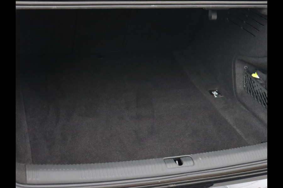 Audi A4 35 TFSI Business Edition | Stoelverwarming | Virtual Cockpit | Carplay | Full LED | DAB | Climate control | Parkeerhulp | Cruise control | Bluetooth