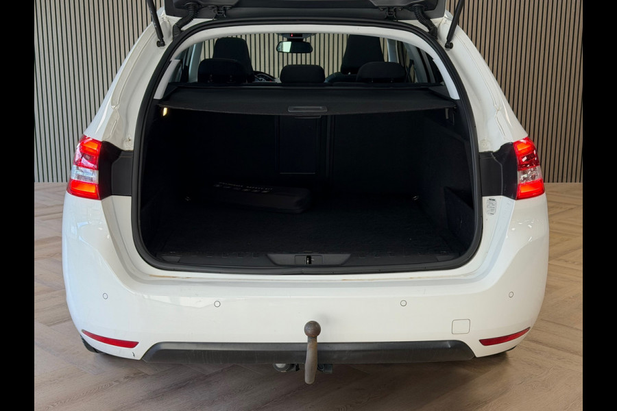 Peugeot 308 SW 1.2 PureTech Allure AUT. PANO TREKHAAK NAVI PARKEERSENSOREN VOOR EN ACHTER CRUISE CONTROL LANE ASSIST