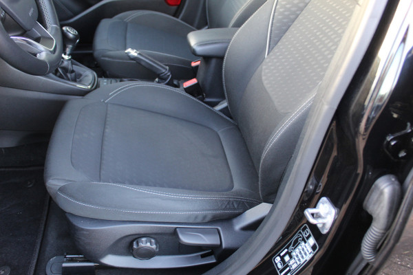 Ford Fiesta 1.0-100pk EcoBoost Titanium 5deurs Mooie en zuinige Ford Fiesta in de luxe Titanium uitvoering. Climate control , Cruise control , Navigatie , Bluetooth