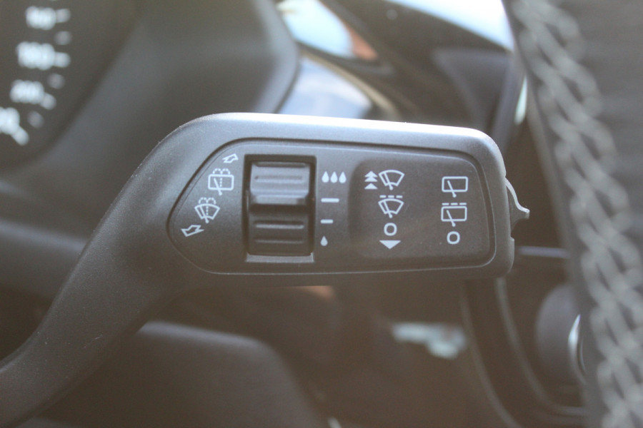 Ford Fiesta 1.0-100pk EcoBoost Titanium 5deurs Mooie en zuinige Ford Fiesta in de luxe Titanium uitvoering. Climate control , Cruise control , Navigatie , Bluetooth