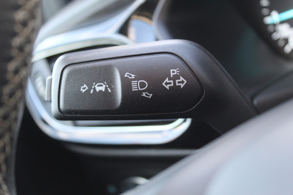 Ford Fiesta 1.0-100pk EcoBoost Titanium 5deurs Mooie en zuinige Ford Fiesta in de luxe Titanium uitvoering. Climate control , Cruise control , Navigatie , Bluetooth