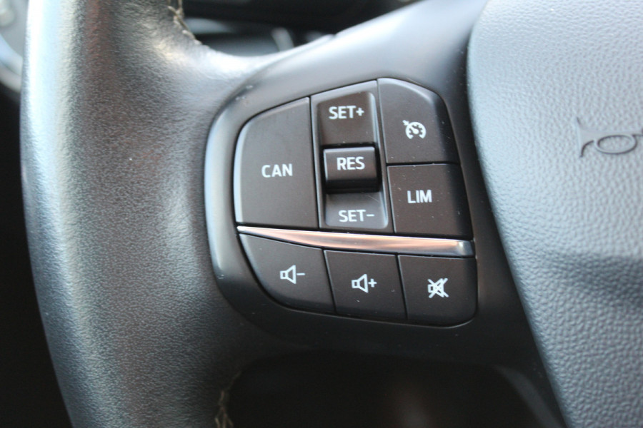 Ford Fiesta 1.0-100pk EcoBoost Titanium 5deurs Mooie en zuinige Ford Fiesta in de luxe Titanium uitvoering. Climate control , Cruise control , Navigatie , Bluetooth