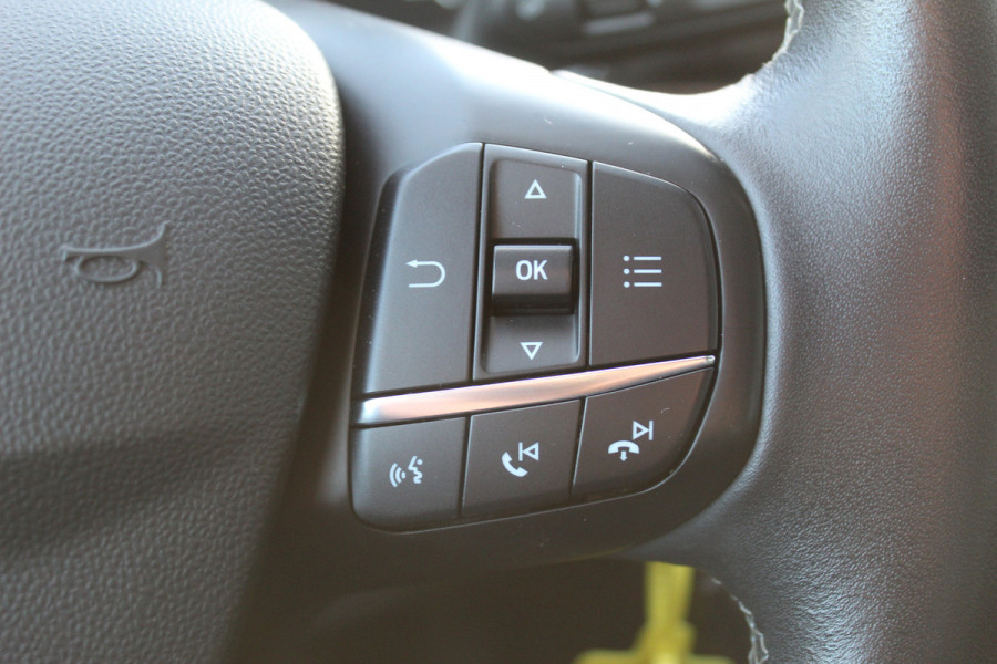 Ford Fiesta 1.0-100pk EcoBoost Titanium 5deurs Mooie en zuinige Ford Fiesta in de luxe Titanium uitvoering. Climate control , Cruise control , Navigatie , Bluetooth