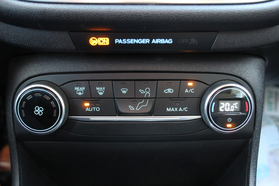 Ford Fiesta 1.0-100pk EcoBoost Titanium 5deurs Mooie en zuinige Ford Fiesta in de luxe Titanium uitvoering. Climate control , Cruise control , Navigatie , Bluetooth