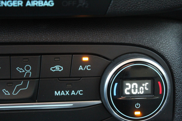 Ford Fiesta 1.0-100pk EcoBoost Titanium 5deurs Mooie en zuinige Ford Fiesta in de luxe Titanium uitvoering. Climate control , Cruise control , Navigatie , Bluetooth