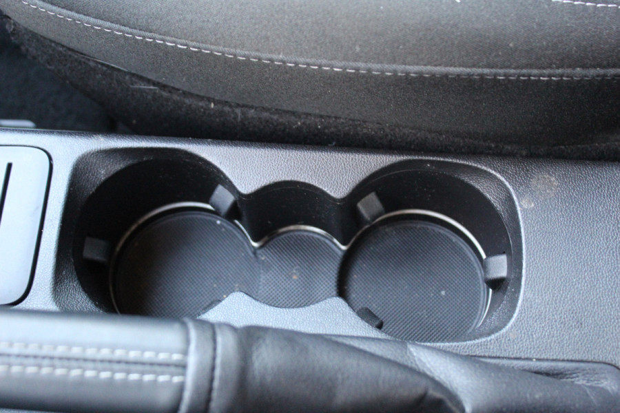 Ford Fiesta 1.0-100pk EcoBoost Titanium 5deurs Mooie en zuinige Ford Fiesta in de luxe Titanium uitvoering. Climate control , Cruise control , Navigatie , Bluetooth