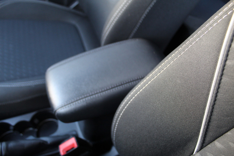 Ford Fiesta 1.0-100pk EcoBoost Titanium 5deurs Mooie en zuinige Ford Fiesta in de luxe Titanium uitvoering. Climate control , Cruise control , Navigatie , Bluetooth