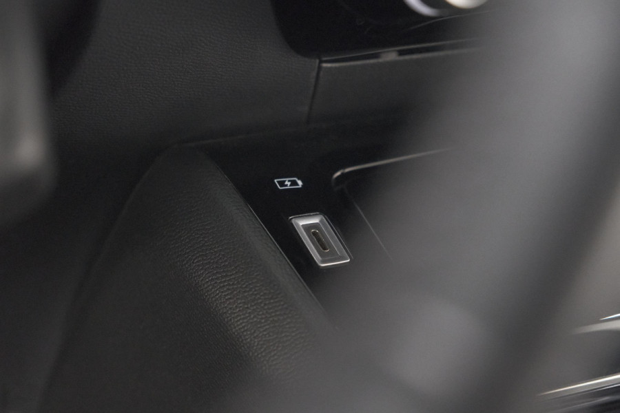 Peugeot 2008 PureTech 130 Allure | Camera | Adaptieve Cruise Control | Stoelverwarming