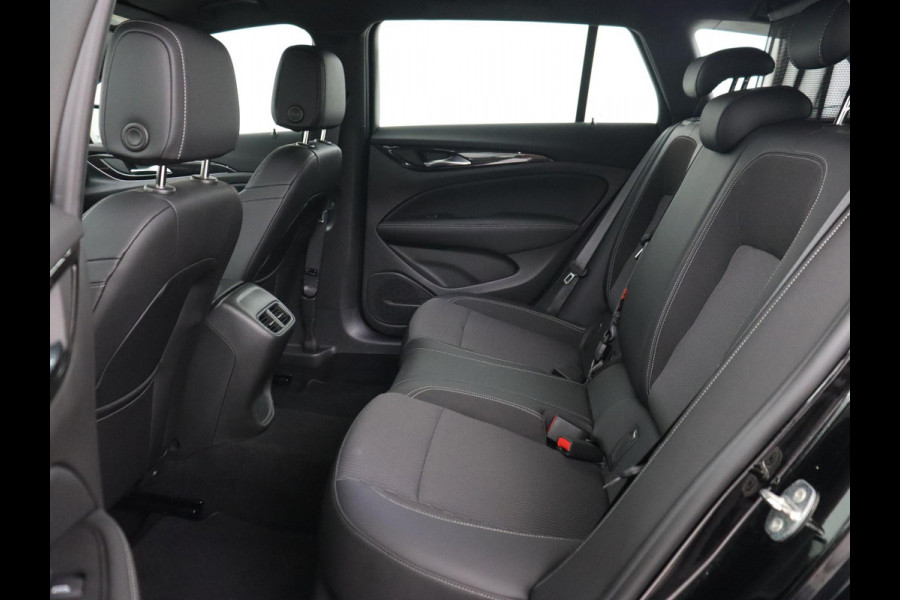 Opel Insignia 2.0 Turbo Elegance | Stoelverwarming | Carplay | Matrix LED | Navigatie | Stuurverwarming | Half leder | Parkeerhulp | Climate control | Cruise control