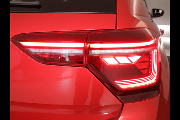 Volkswagen Polo 1.0 TSI R-Line Pano-dak| Navi| 17'LM-velgen| digital display