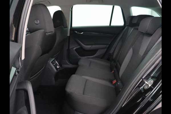 Škoda Octavia 1.0 TSI Business Edition | Carplay | Sfeerverlichting | Navigatie | Full LED | Parkeerhulp | Getint glas | Digital Cockpit