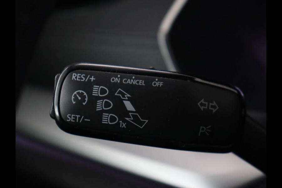 Škoda Octavia 1.0 TSI Business Edition | Carplay | Sfeerverlichting | Navigatie | Full LED | Parkeerhulp | Getint glas | Digital Cockpit