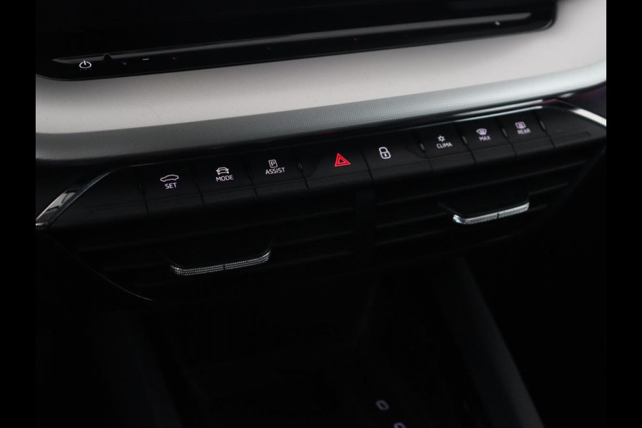 Škoda Octavia 1.0 TSI Business Edition | Carplay | Sfeerverlichting | Navigatie | Full LED | Parkeerhulp | Getint glas | Digital Cockpit
