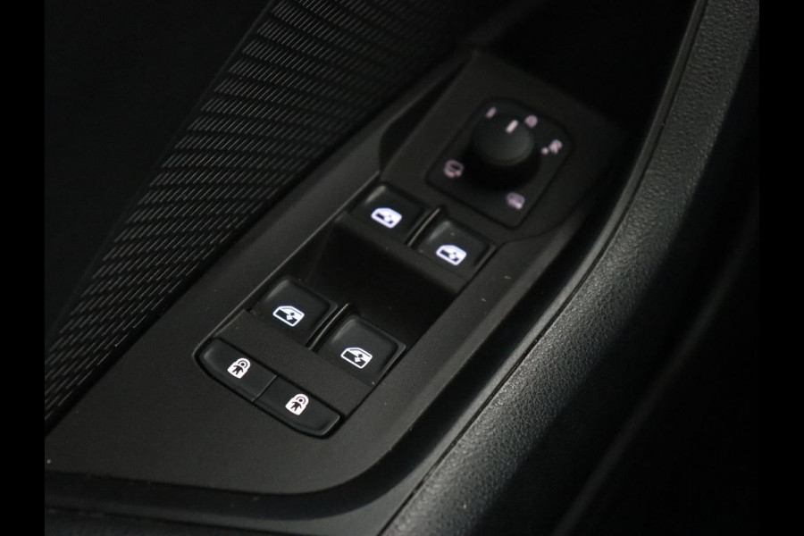 Škoda Octavia 1.0 TSI Business Edition | Carplay | Sfeerverlichting | Navigatie | Full LED | Parkeerhulp | Getint glas | Digital Cockpit