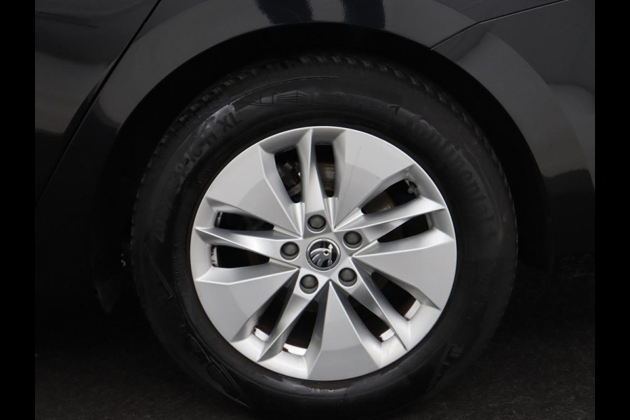 Škoda Octavia 1.0 TSI Business Edition | Carplay | Sfeerverlichting | Navigatie | Full LED | Parkeerhulp | Getint glas | Digital Cockpit