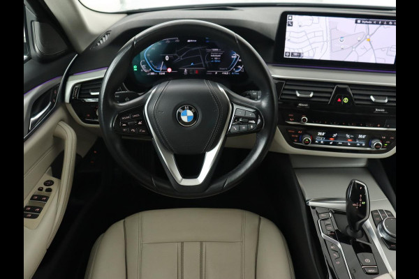 BMW 5 Serie 530e xDrive High Executive | Head-Up | Leder | Adaptive cruise | Stoelverwarming | 360 Camera | Harman/Kardon | Carplay | Live Cockpit | Laserlicht | Navigatie | Parkeerhulp | PHEV | Plug In