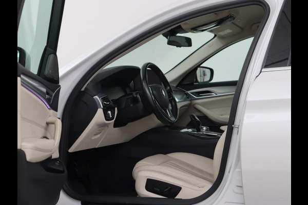 BMW 5 Serie 530e xDrive High Executive | Head-Up | Leder | Adaptive cruise | Stoelverwarming | 360 Camera | Harman/Kardon | Carplay | Live Cockpit | Laserlicht | Navigatie | Parkeerhulp | PHEV | Plug In