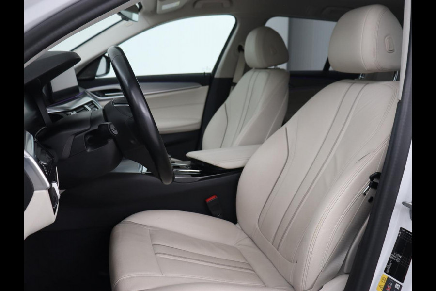 BMW 5 Serie 530e xDrive High Executive | Head-Up | Leder | Adaptive cruise | Stoelverwarming | 360 Camera | Harman/Kardon | Carplay | Live Cockpit | Laserlicht | Navigatie | Parkeerhulp | PHEV | Plug In