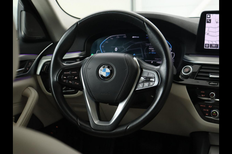 BMW 5 Serie 530e xDrive High Executive | Head-Up | Leder | Adaptive cruise | Stoelverwarming | 360 Camera | Harman/Kardon | Carplay | Live Cockpit | Laserlicht | Navigatie | Parkeerhulp | PHEV | Plug In