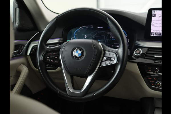 BMW 5 Serie 530e xDrive High Executive | Head-Up | Leder | Adaptive cruise | Stoelverwarming | 360 Camera | Harman/Kardon | Carplay | Live Cockpit | Laserlicht | Navigatie | Parkeerhulp | PHEV | Plug In