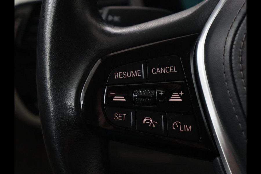 BMW 5 Serie 530e xDrive High Executive | Head-Up | Leder | Adaptive cruise | Stoelverwarming | 360 Camera | Harman/Kardon | Carplay | Live Cockpit | Laserlicht | Navigatie | Parkeerhulp | PHEV | Plug In