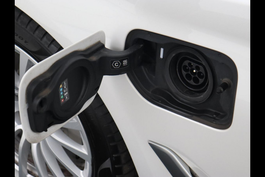 BMW 5 Serie 530e xDrive High Executive | Head-Up | Leder | Adaptive cruise | Stoelverwarming | 360 Camera | Harman/Kardon | Carplay | Live Cockpit | Laserlicht | Navigatie | Parkeerhulp | PHEV | Plug In