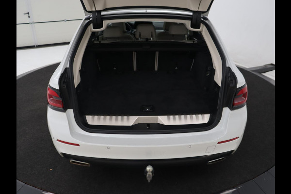 BMW 5 Serie 530e xDrive High Executive | Head-Up | Leder | Adaptive cruise | Stoelverwarming | 360 Camera | Harman/Kardon | Carplay | Live Cockpit | Laserlicht | Navigatie | Parkeerhulp | PHEV | Plug In
