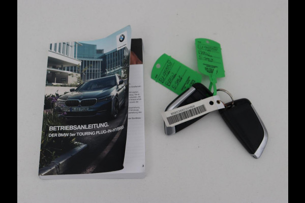 BMW 5 Serie 530e xDrive High Executive | Head-Up | Leder | Adaptive cruise | Stoelverwarming | 360 Camera | Harman/Kardon | Carplay | Live Cockpit | Laserlicht | Navigatie | Parkeerhulp | PHEV | Plug In