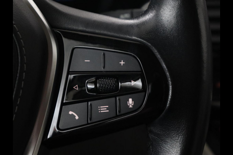 BMW 5 Serie 530e xDrive High Executive | Head-Up | Leder | Adaptive cruise | Stoelverwarming | 360 Camera | Harman/Kardon | Carplay | Live Cockpit | Laserlicht | Navigatie | Parkeerhulp | PHEV | Plug In