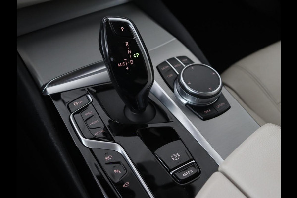 BMW 5 Serie 530e xDrive High Executive | Head-Up | Leder | Adaptive cruise | Stoelverwarming | 360 Camera | Harman/Kardon | Carplay | Live Cockpit | Laserlicht | Navigatie | Parkeerhulp | PHEV | Plug In